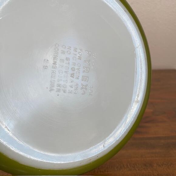 Pyrex Spring Blossom Green Casserole Dish with Lid 1.5L - Picture 7 of 10